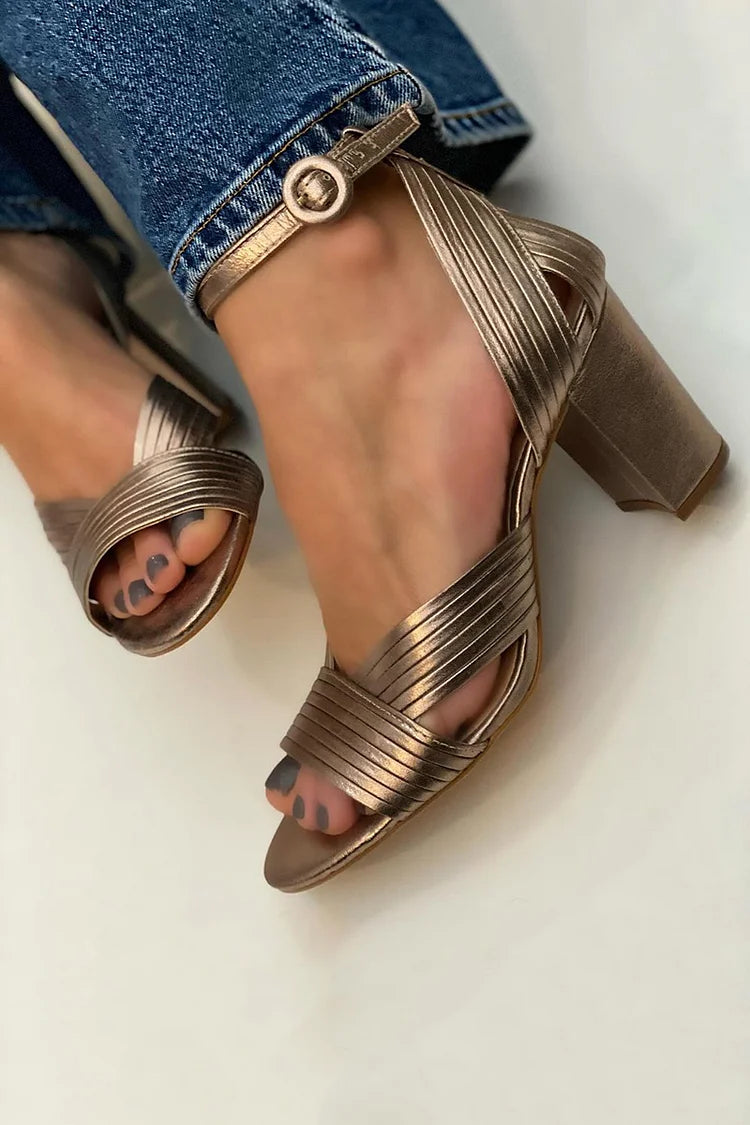 Calíope - Sandalias elegantes con tiras