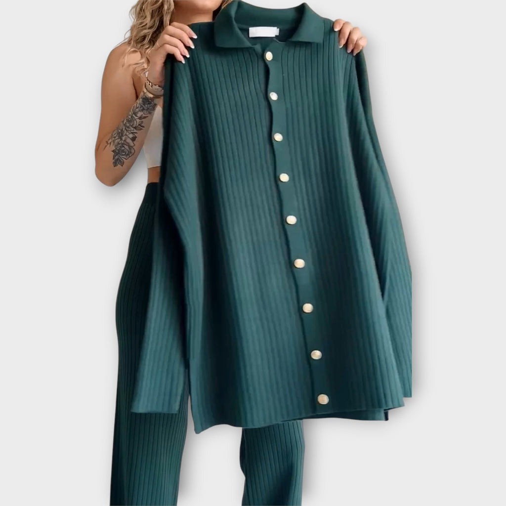 Conjunto con Detalles de Cinta y Línea Elegante