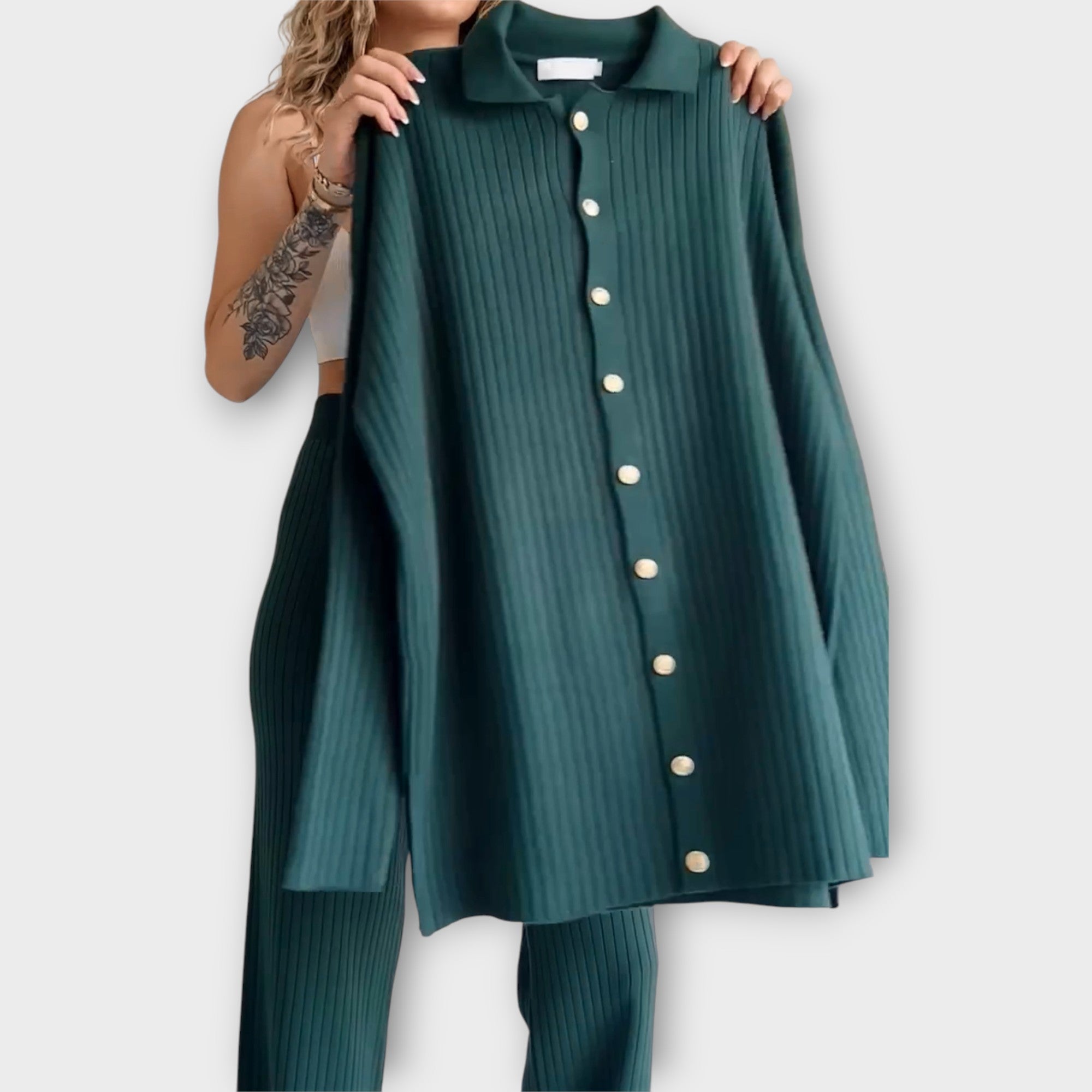 Conjunto con Detalles de Cinta y Línea Elegante