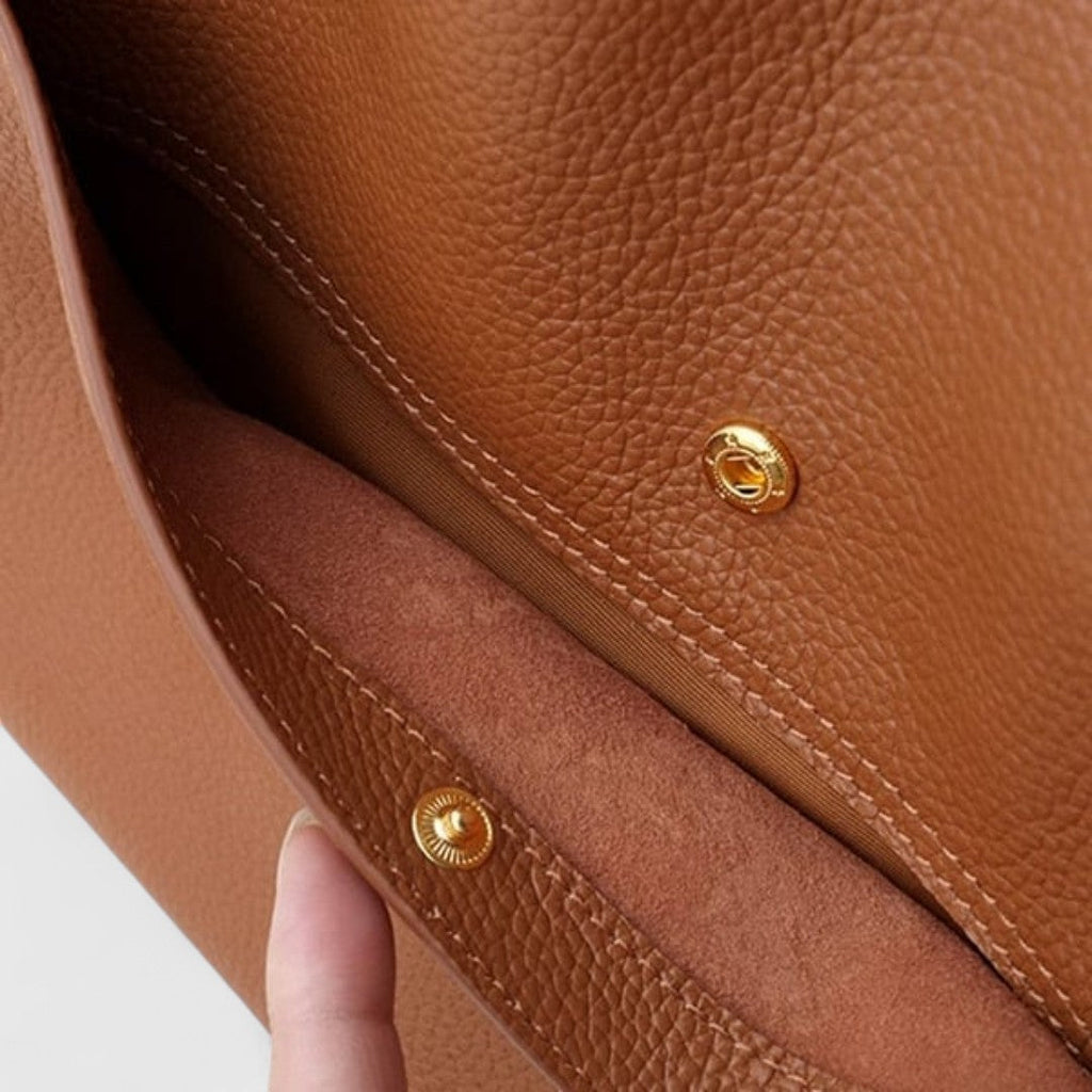 Plousia - Bolso de cuero de hombro en un diseño simple y elegante