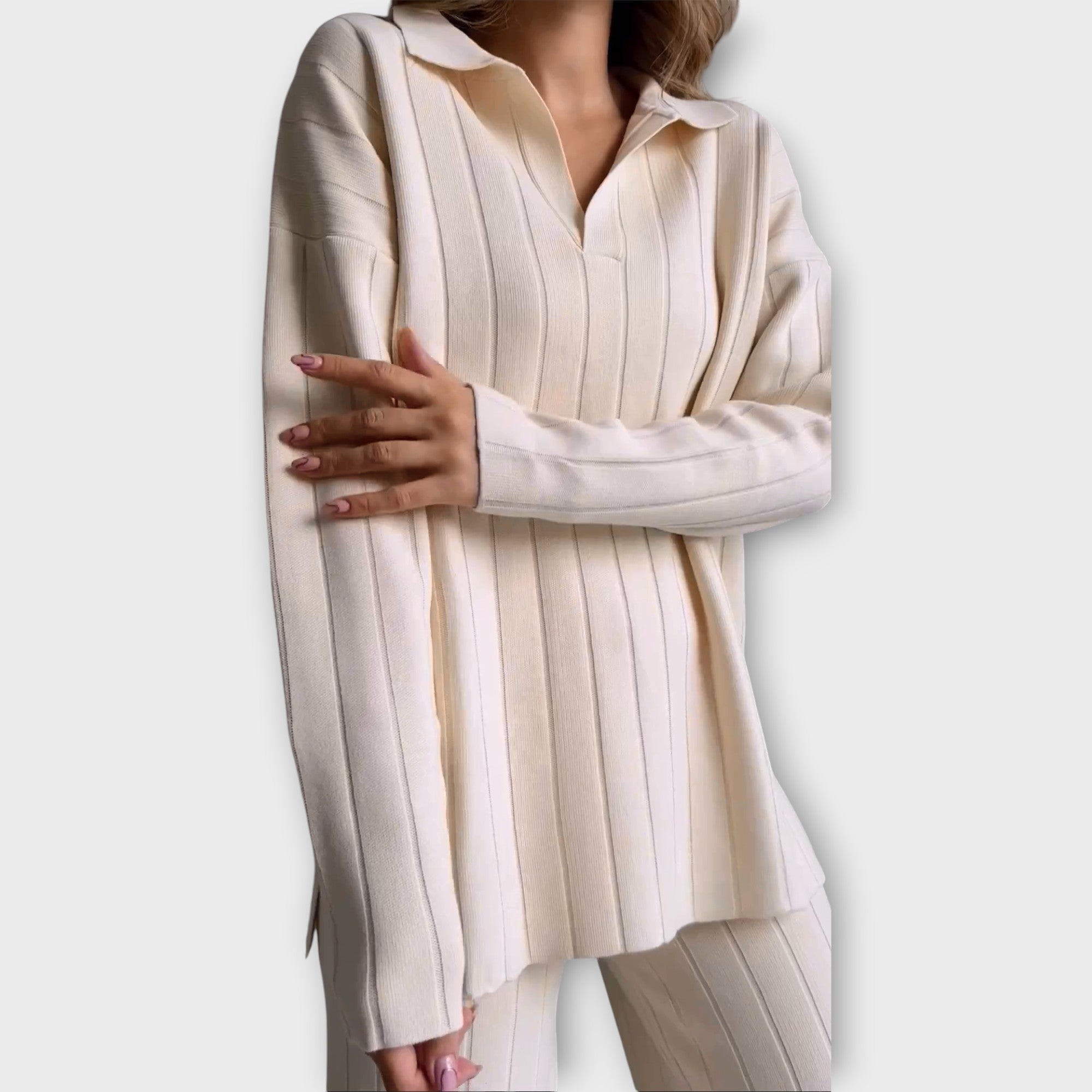Conjunto con Rayas Sueltas y Estilo Minimalista
