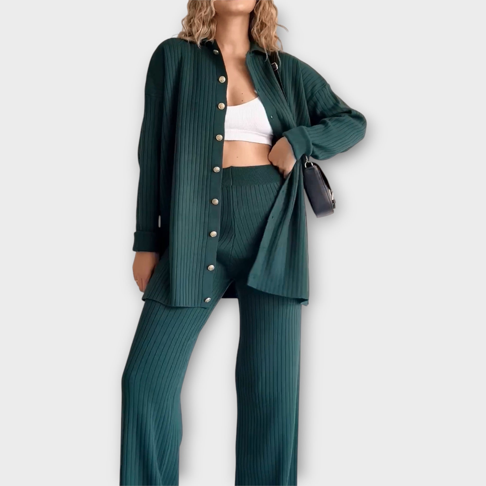 Conjunto con Detalles de Cinta y Línea Elegante