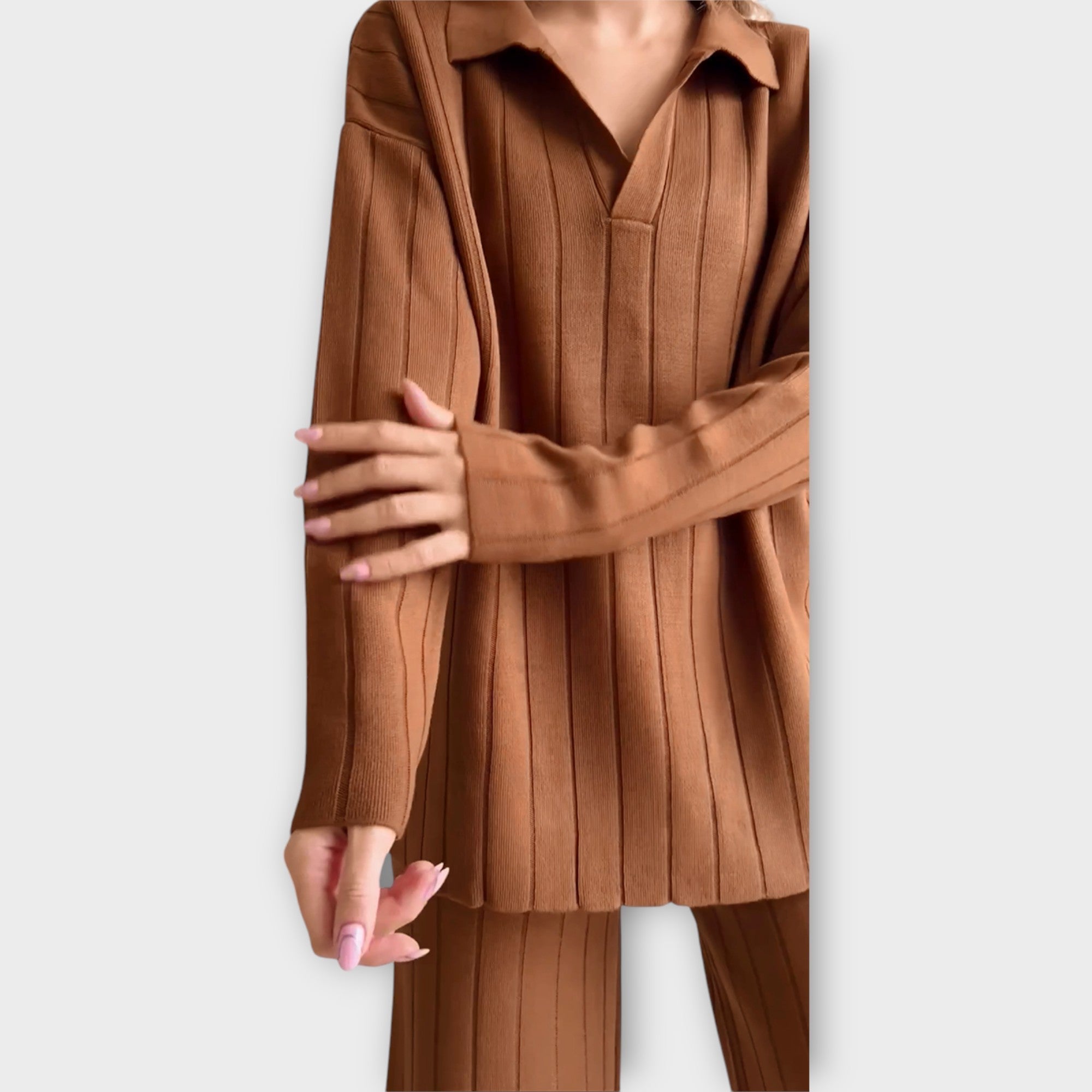 Conjunto con Rayas Sueltas y Estilo Minimalista