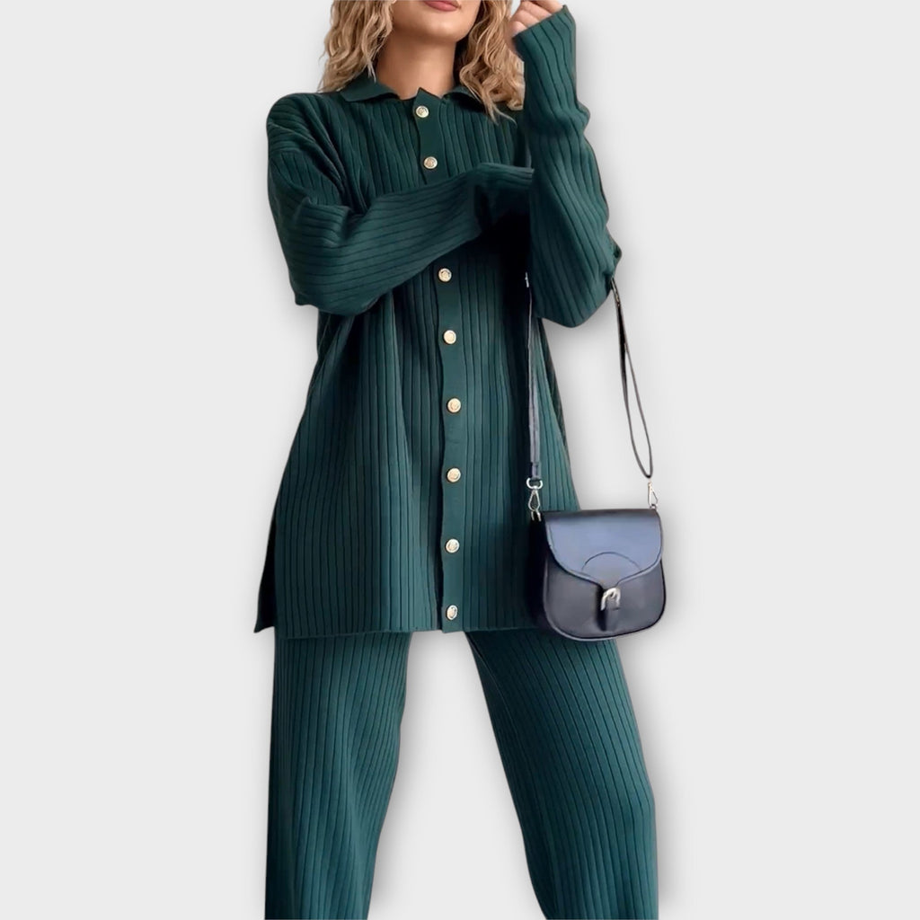 Conjunto con Detalles de Cinta y Línea Elegante