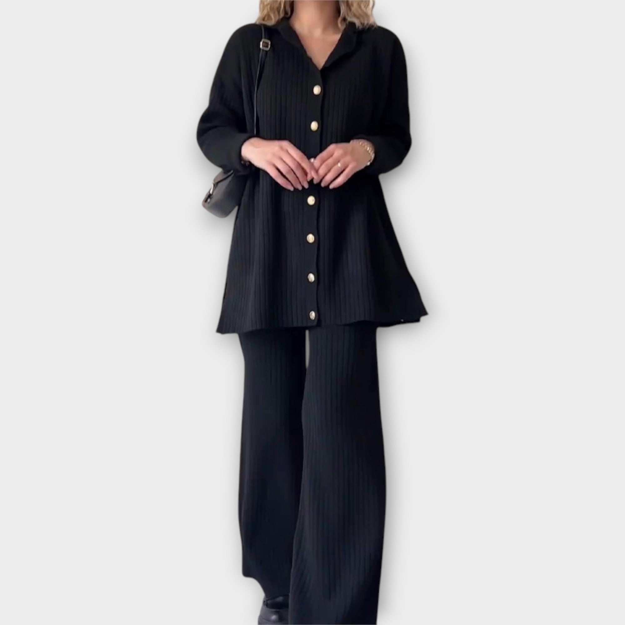 Conjunto con Detalles de Cinta y Línea Elegante