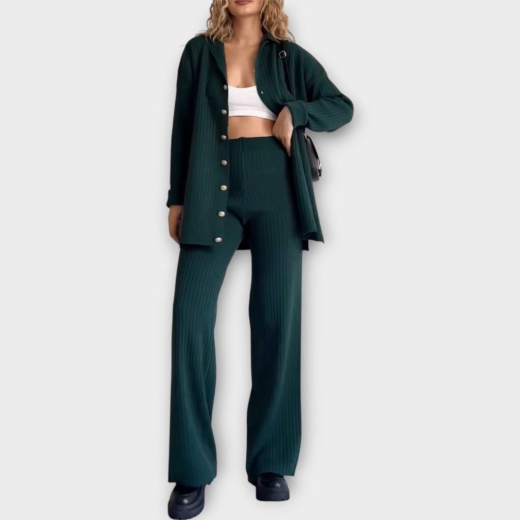 Conjunto con Detalles de Cinta y Línea Elegante