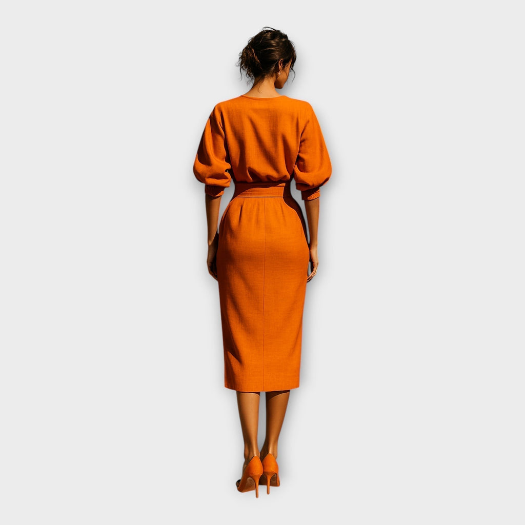 Vestido elegante con diseño refinado y estética minimalista